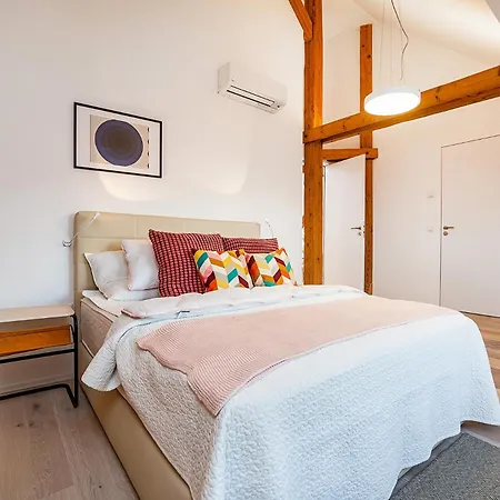 Fantastic Attic With Big Terrace Apartment *