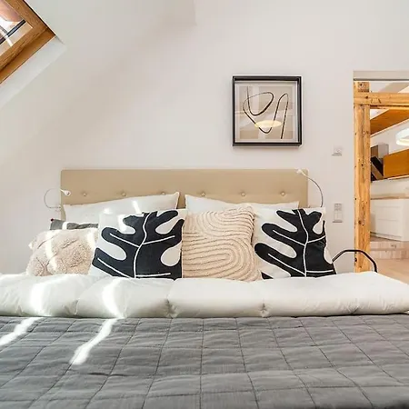 Fantastic Attic With Big Terrace Apartmán